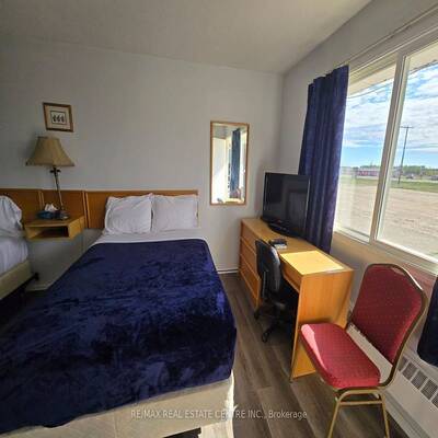 Motel For Sale with Restaurant - Includes 3 Det. Homes!