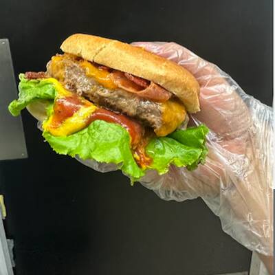 Independent Café in the LES SUITES HOTEL OTTAWA