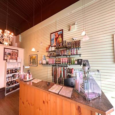 Profitable Tanning & Spa Business for Sale!（510 15355 24 Avenue）