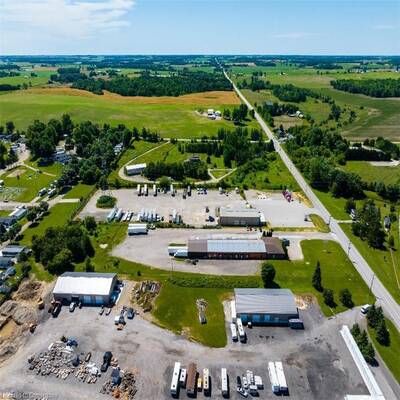 Building and Land in Putnam For Sale