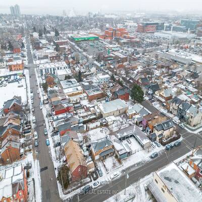 GREAT OPPORTUNITY, LARGE LOT, RESONING, HAMILTON