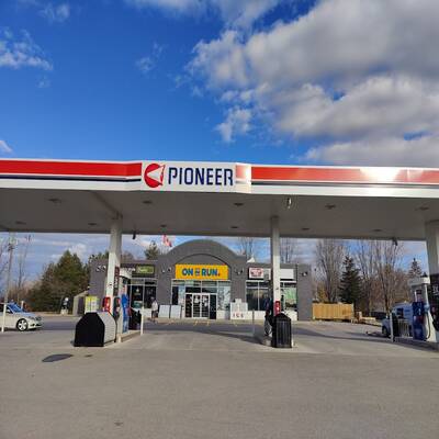 Pioneer Gas Station with Drive Thru Country Style & Pizza Pizza