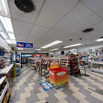 Convenience/Variety !! Beer/Wine !! Vape Shop !! 2 Bedrooms Apartment For Sale with Property !!