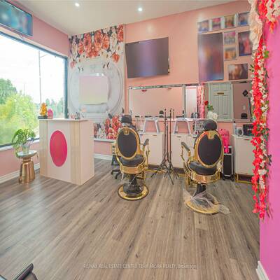 Commercial/Retail space on sale