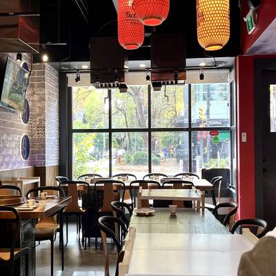 Well-decorated Hot-pot Restaurant In Vancouver（ 2893 W BROADWAY）