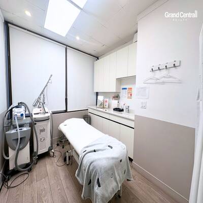 Medical Aesthetics Clinic Lease & Improvements For Sale（240 7031 WESTMINSTER HIGHWAY）