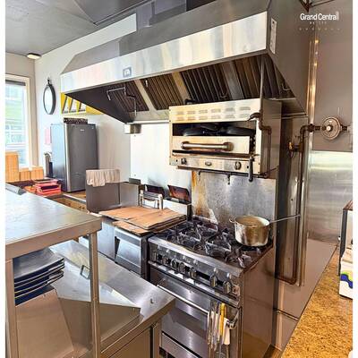 Well-established Korean Fried Chicken Restaurant （11997 224 St,Maple Ridge）