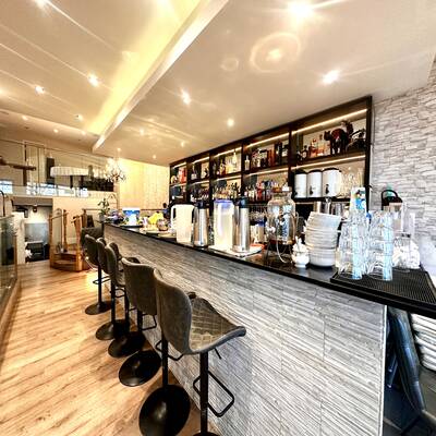 Luxury and high-traffic restaurant opportunity at White Rock（100 15057 MARINE DRIVE）