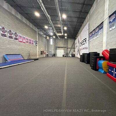 Newer Industrial Unit For Sale in Aurora