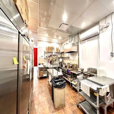 Prime Turn-key Restaurant on Busy Kingsway（4929 KINGSWAY）