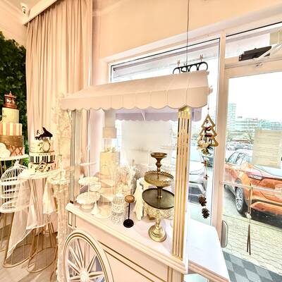 Excellent Turnkey Cake Shop in the Heart of Richmond（165 8171 ACKROYD ROAD）