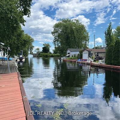 Waterfront House with In-Law Suite For Sale in Georgina