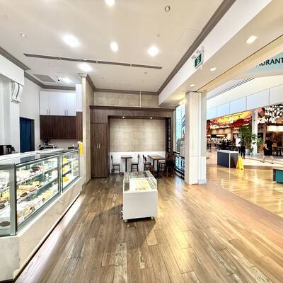 Profitable and Growing Hong Kong-style Bakery（306 5000 CANOE PASS WAY）