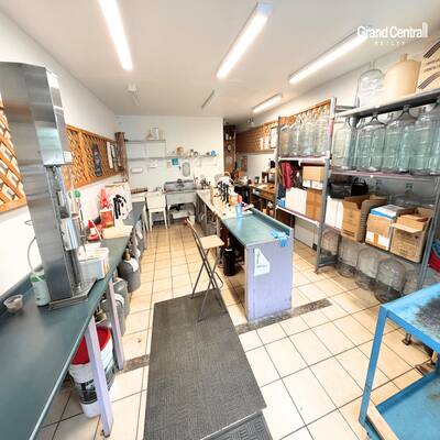 Well-established custom winery（6833 MERRITT AVENUE）