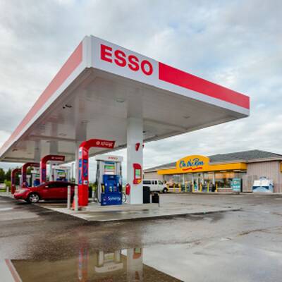 Esso Gas Station with High Store Sales North of Brampton