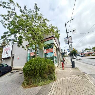 Thriving Fried Chicken Franchise for Sale（8631 Granville Street Vancouver）