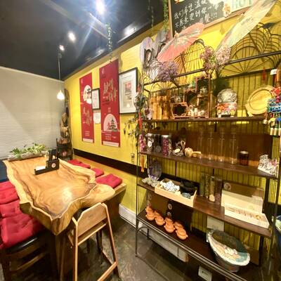 Well-improved Restaurant Business in a Prime Robson Street Location（1741 Robson St）