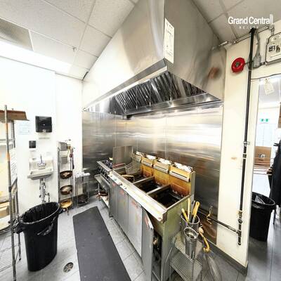 Well-established Korean-style fried chicken take-out restaurant （4292 FRASER STREET）